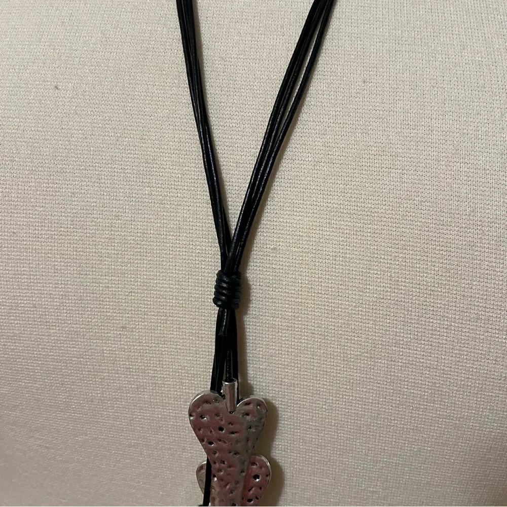 Black & Silver Arrow Necklace - Picture 3 of 4